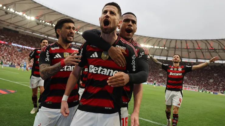 : Jorginho of Flamengo celebrates with Giorgian de Arrascaeta, Samuel Lino after scoring the second goal of his team during the match between Flamengo and Palmeiras as part of Brasileirao 2025 at Maracana Stadium on October 19, 2025 in Rio de Janeiro, Brazil. (Photo by Wagner Meier/Getty Images)