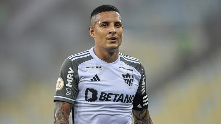 RJ - RIO DE JANEIRO - 29/11/2023 - BRASILEIRO A 2023, FLAMENGO X ATLETICO-MG - Guilherme Arana jogador do Atletico-MG durante partida contra o Flamengo no estadio Maracana pelo campeonato Brasileiro A 2023. Foto: Thiago Ribeiro/AGIF