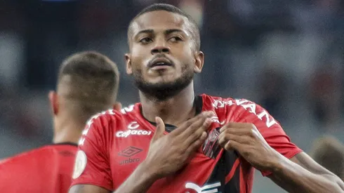 Ex-atacante do Athletico-PR, Marcelo Cirino vai jogar no Amazonas em 2026