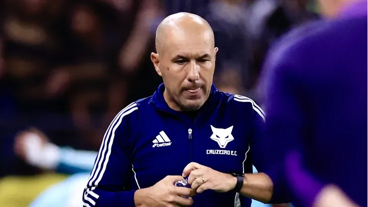 Leonardo Jardim tecnico do Cruzeiro durante partida contra o Corinthians no estadio Arena Corinthians pelo campeonato Copa Do Brasil 2025. Foto: Marcello Zambrana/AGIF