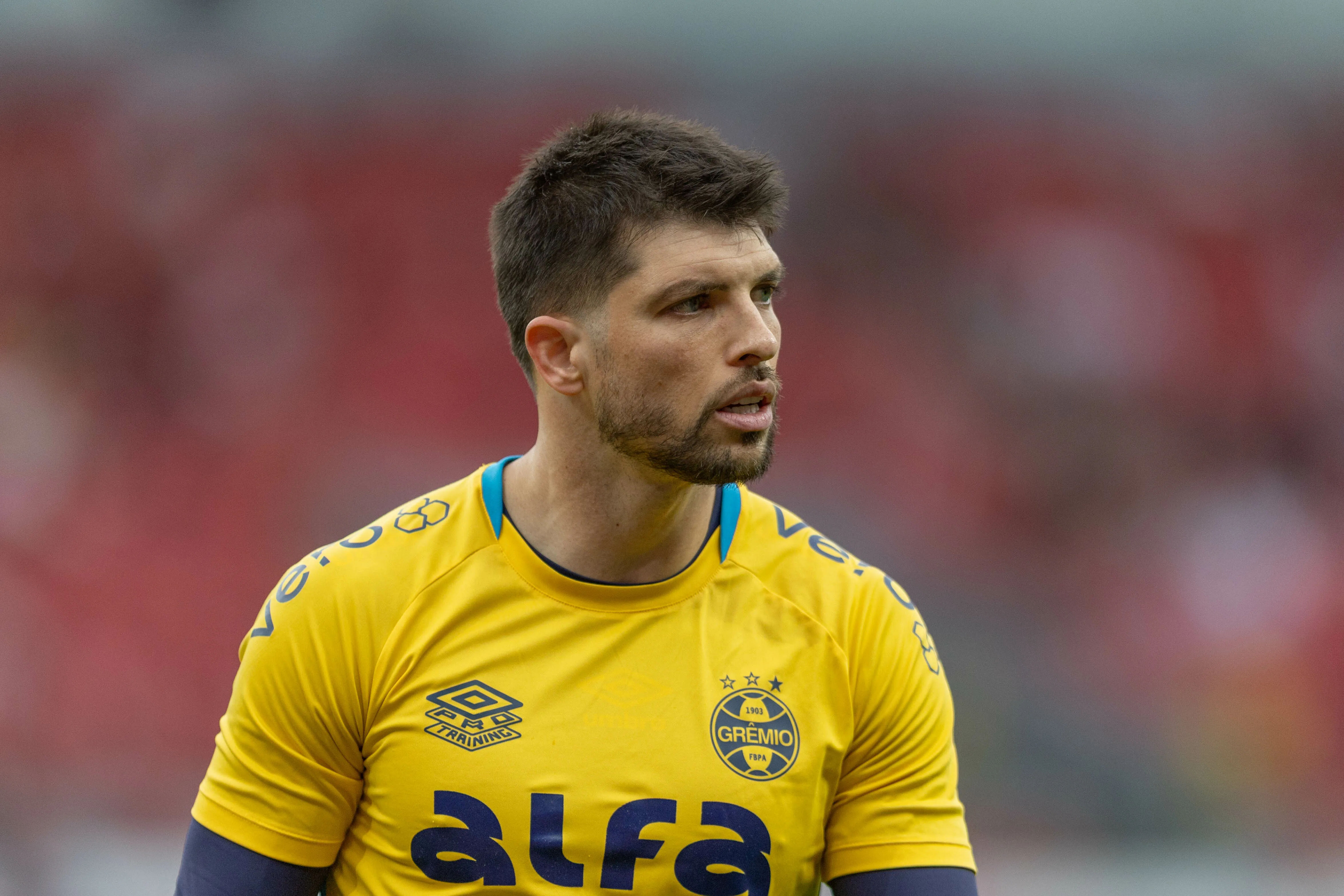 RS – PORTO ALEGRE – 21/09/2025 – BRASILEIRO A 2025, INTERNACIONAL X GREMIO – Tiago Volpi jogador do Gremio durante partida contra o Internacional no estadio Beira-Rio pelo campeonato Brasileiro A 2025. Foto: Liamara Polli/AGIF