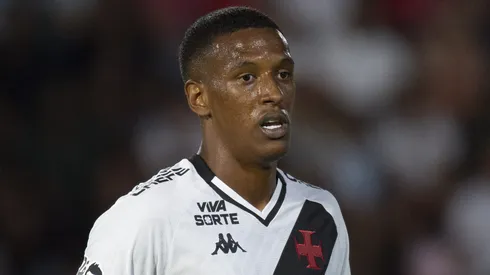 Robert Renan durante confronto entre Bragantino e Vasco no Brasileirão de 2025.