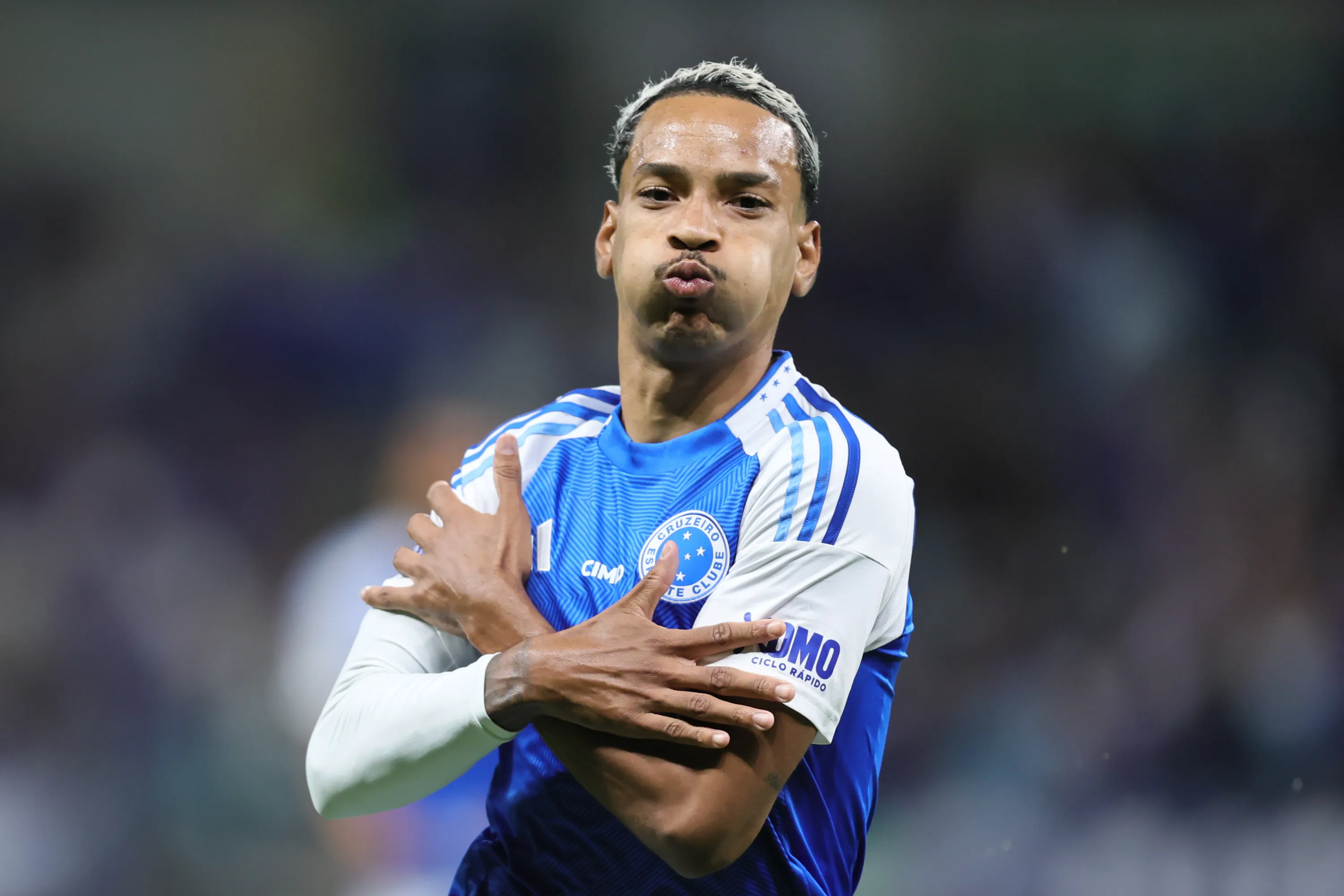 MG – BELO HORIZONTE – 30/08/2025 – BRASILEIRO A 2025, CRUZEIRO X SAO PAULO – Matheus Pereira jogador do Cruzeiro comemora seu gol durante partida contra o Sao Paulo no estadio Mineirao pelo campeonato Brasileiro A 2025.  Foto: Gilson Lobo/AGIF