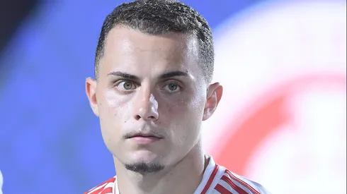 Bruno Gomes durante partida entre Vitória x Internacional no Brasileirão de 2025. Foto: Jhony Pinho/AGIF