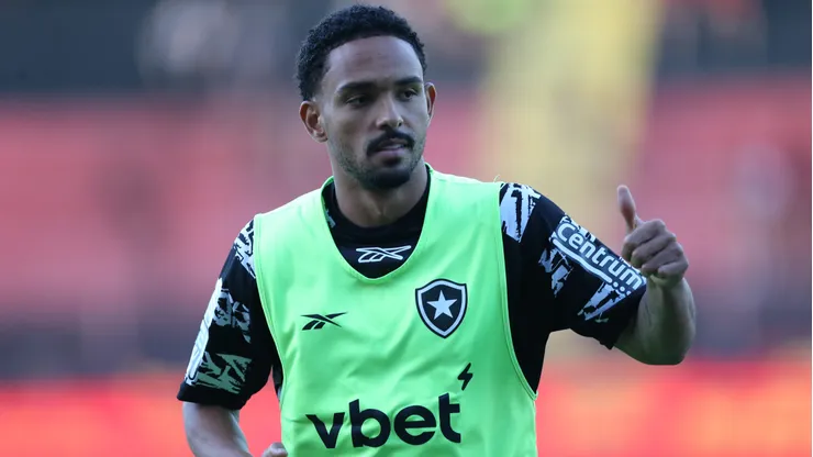Vitinho fica no Botafogo.