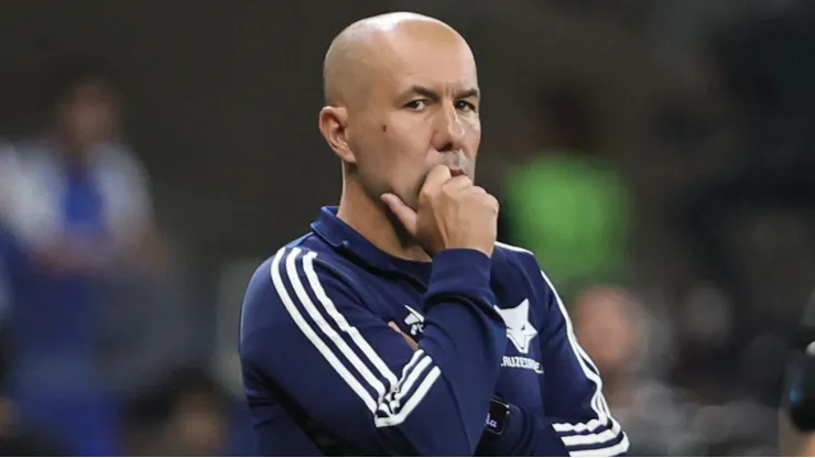 Leonardo Jardim durante confronto contra o Corinthians na Copa do Brasil de 2025.