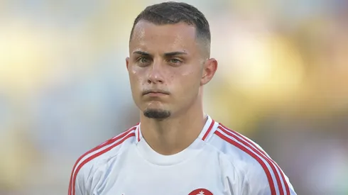 Bruno Gomes durante confronto contra o Fluminense no Brasileirão de 2025.