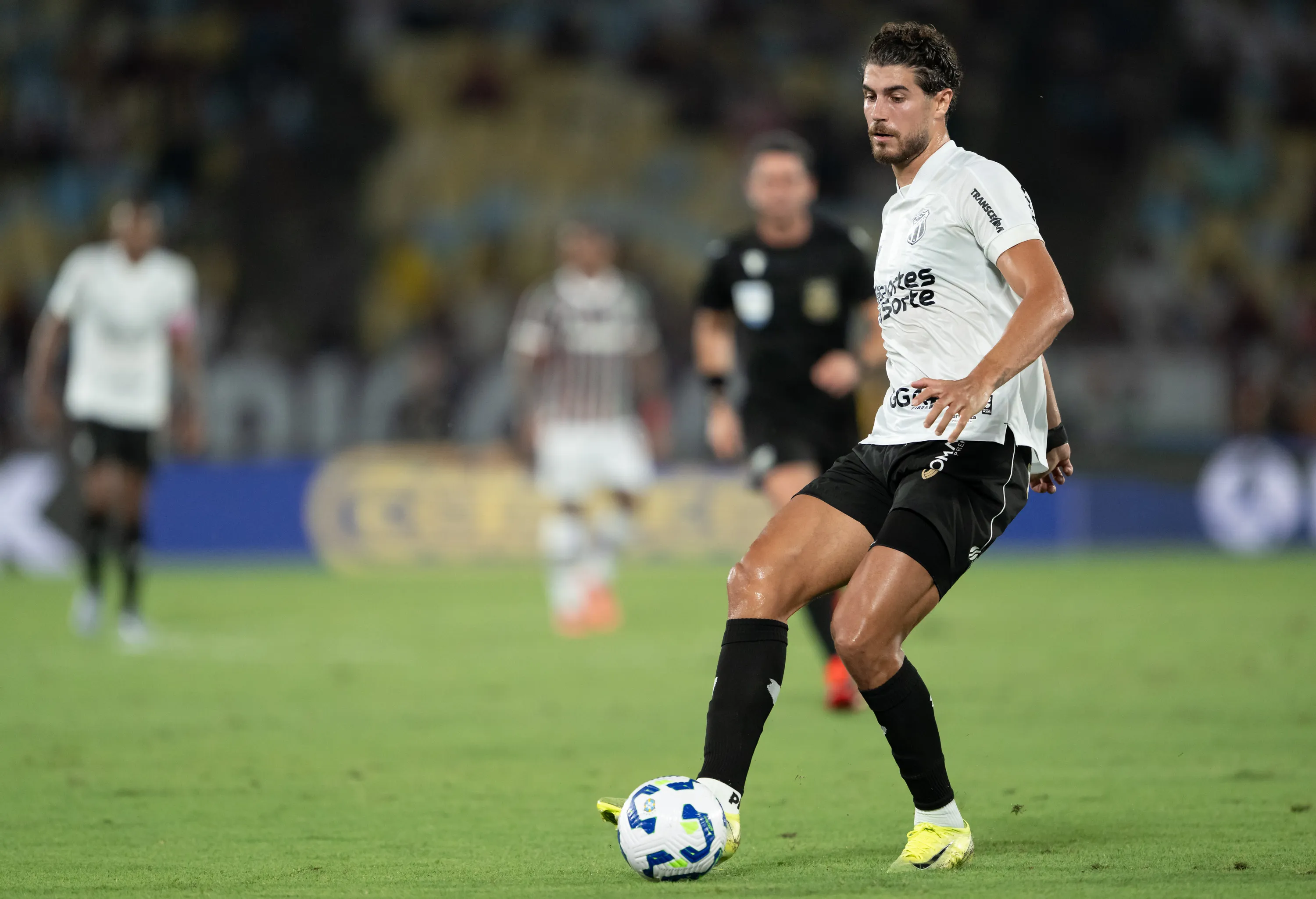 Pedro Raul com a camisa do Ceará – Foto: Jorge Rodrigues/AGIF