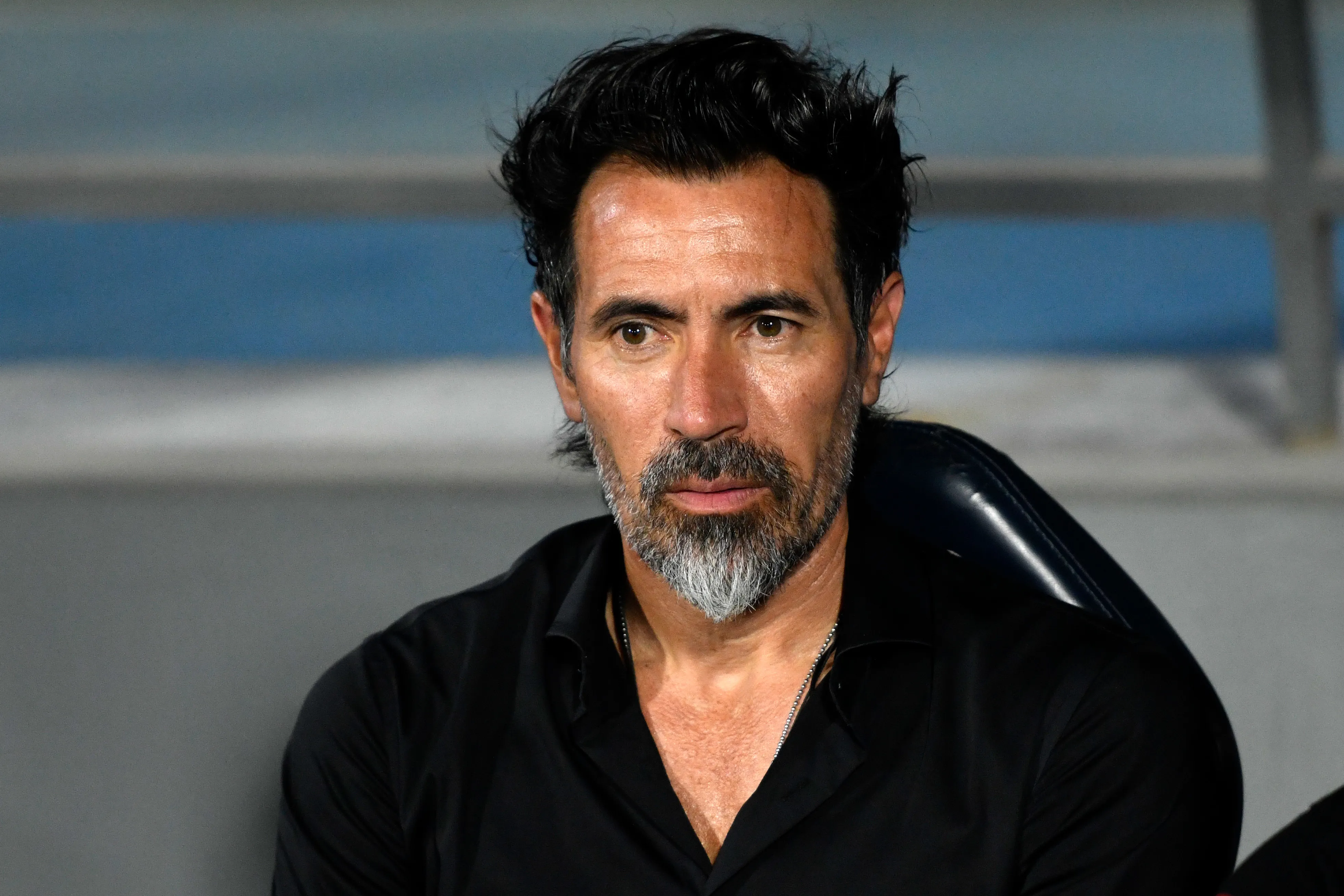 CORDOBA, ARGENTINA – MARCH 13: Eduardo Dominguez, Head Coach of Estudiantes de la Plata, looks on prior to the Supercopa Argentina 2024 match between River Plate and Estudiantes de la Plata  at Mario Alberto Kempes Stadium on March 13, 2024 in Cordoba, Argentina. (Photo by Hernan Cortez/Getty Images)