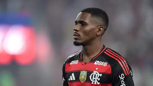 Evertton Araujo jogador do Flamengo durante partida contra o Fortaleza no estadio Maracana pelo campeonato Brasileiro A 2025.