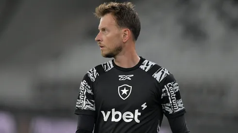 Neto goleiro do Botafogo durante aquecimento antes da partida contra o LDU no estadio Engenhao pelo campeonato Copa Libertadores 2025. Foto: Thiago Ribeiro/AGIF