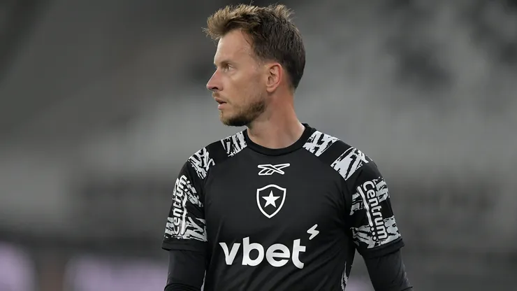 Neto goleiro do Botafogo durante aquecimento antes da partida contra o LDU no estadio Engenhao pelo campeonato Copa Libertadores 2025. Foto: Thiago Ribeiro/AGIF