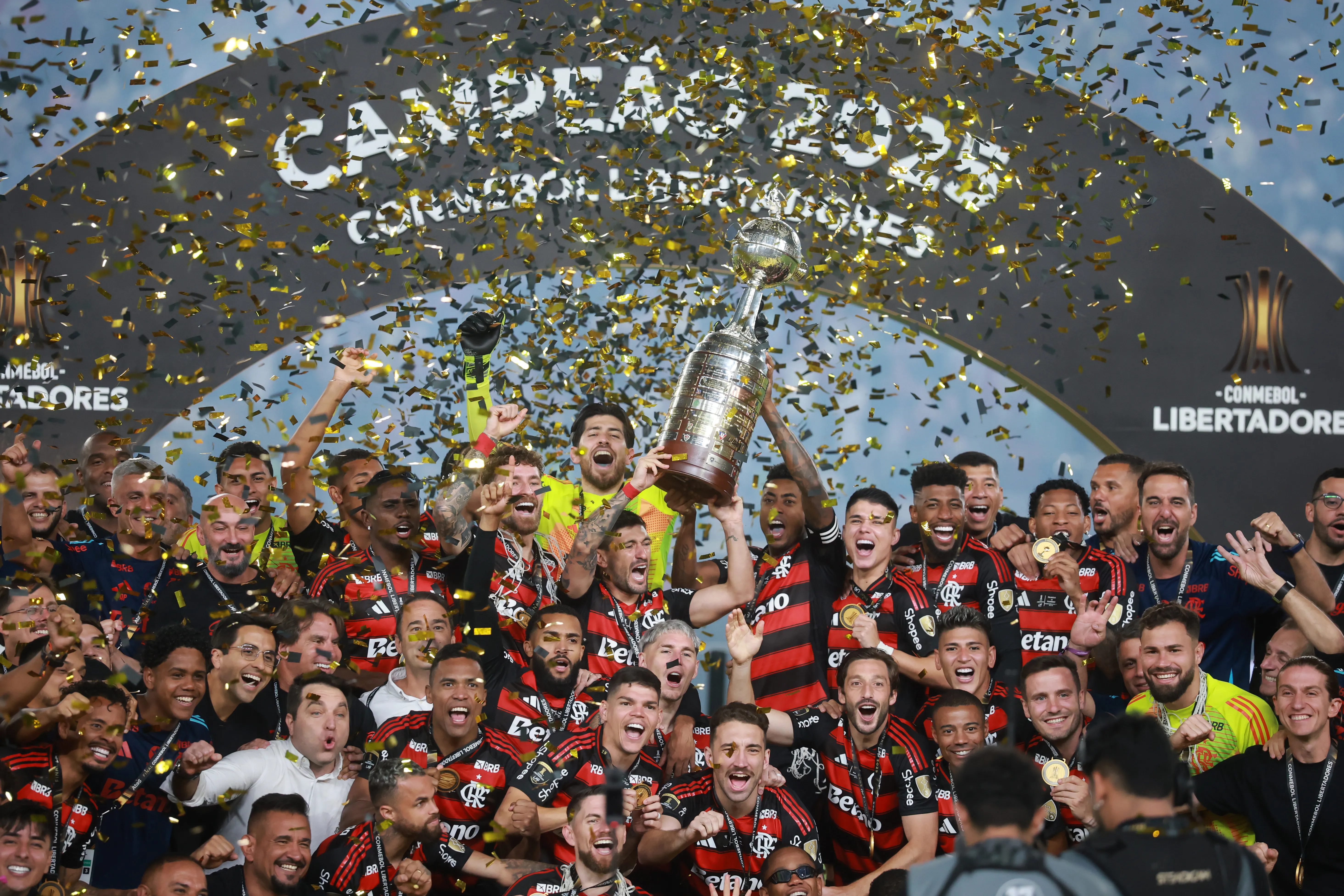 Giorgian de Arrascaeta and Bruno Henrique of Flamengo lift the Champion’s trophy after winning the the 2025 Copa CONMEBOL Libertadores Final match between Palmeiras and Flamengo at Estadio Monumental on November 29, 2025 in Lima, Peru.  (Photo by Hector Vivas/Getty Images)