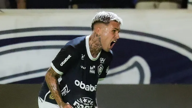 Diego Hernandez jogador do Remo comemora seu gol durante partida contra o Athletic Club no estadio Baenao pelo campeonato Brasileiro B 2025. Foto: Fernando Torres/AGIF