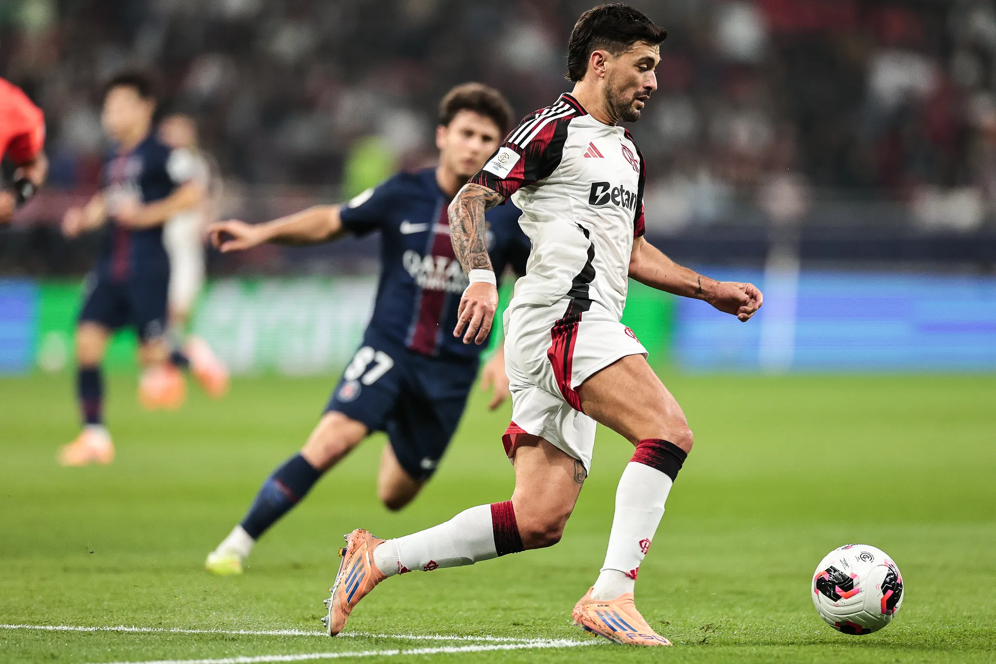 Arrascaeta não conseguiu se destacar – Foto: Gilvan de Souza/Flamengo.