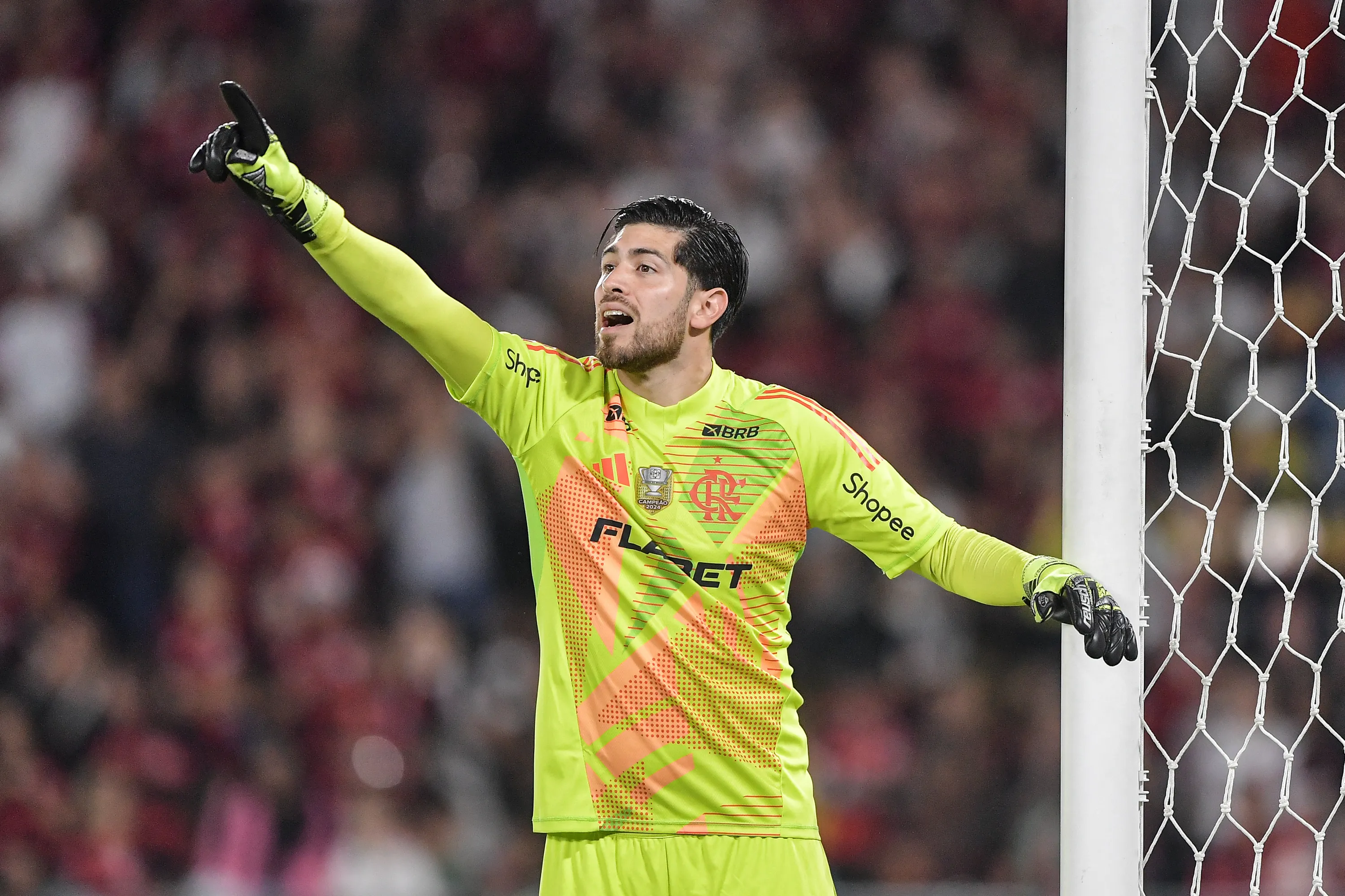 Rossi goleiro do Flamengo durante partida contra o Fluminense no estadio Maracana pelo campeonato Brasileiro A 2025. Foto: Thiago Ribeiro/AGIF