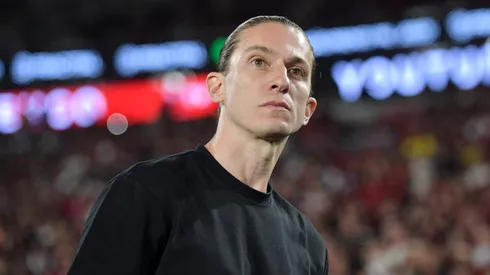 Filipe Luis tecnico do Flamengo durante partida contra o Santos no estadio Maracana pelo campeonato Brasileiro A 2025. Foto: Thiago Ribeiro/AGIF