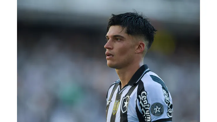 RJ - RIO DE JANEIRO - 26/10/2025 - BRASILEIRO A 2025, BOTAFOGO X SANTOS - Joaquin Correa jogador do Botafogo comemora seu gol durante partida contra o Santos no estadio Engenhao pelo campeonato Brasileiro A 2025. Foto: Thiago Ribeiro/AGIF