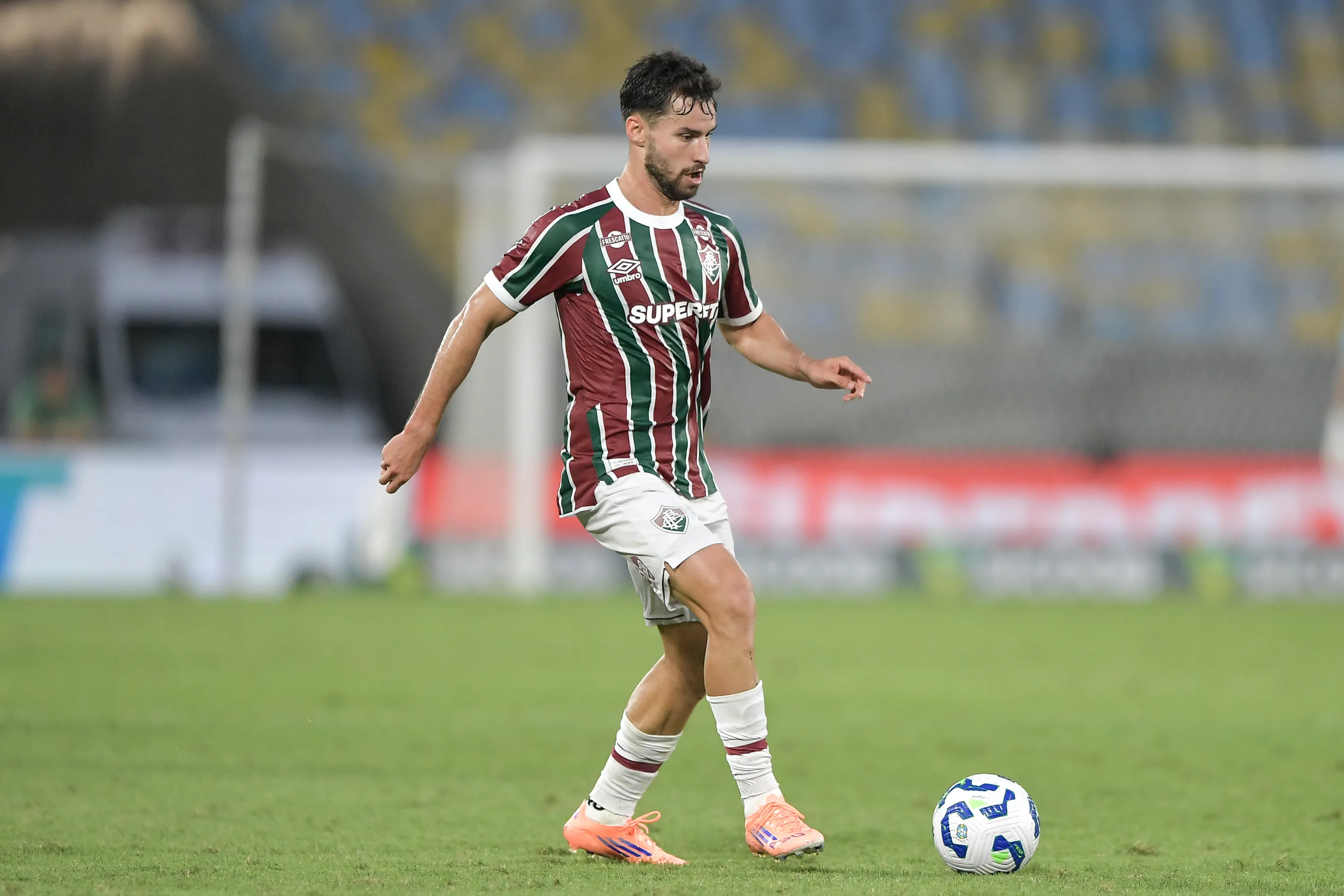 Martinelli, jogador do Fluminense, durante partida contra o Botafogo –  Foto: Thiago Ribeiro/AGIF