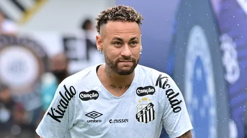 Neymar tem data da cirurgia marcada.
