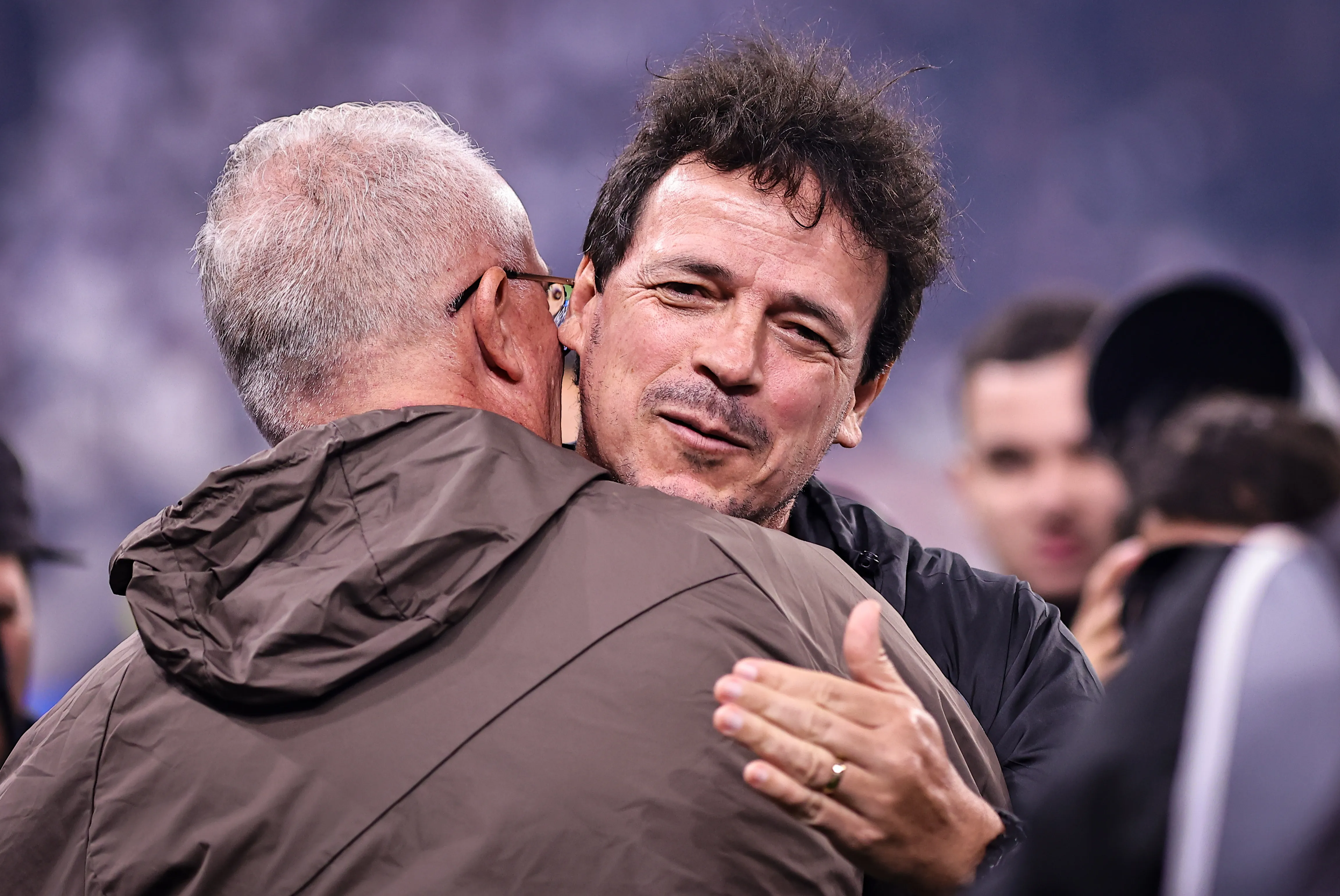SP – SAO PAULO – 17/12/2025 – COPA DO BRASIL 2025, CORINTHIANS X VASCO – Dorival Junior tecnico do Corinthians cumprimenta Fernando Diniz tecnico do Vasco durante partida contra o Vasco no estadio Arena Corinthians pelo campeonato Copa Do Brasil 2025. Foto: Fabio Giannelli/AGIF