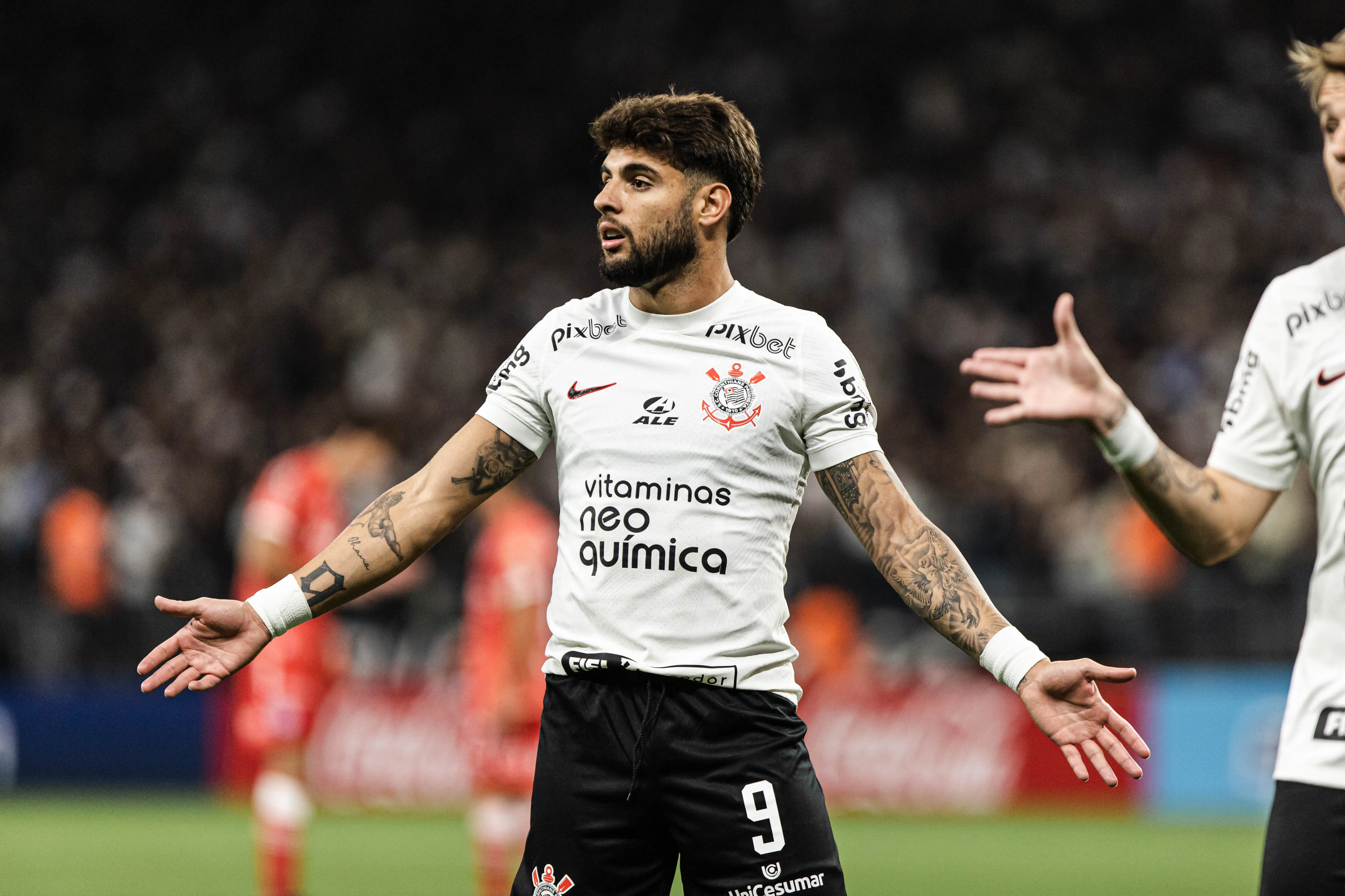 SP – SAO PAULO – 19/04/2023 – LIBERTADORES 2023, CORINTHIANS X ARGENTINOS JUNIORS – Yuri Alberto jogador do Corinthians reclama com a arbitragem durante partida contra o Argentinos Juniors no estadio Arena Corinthians pelo campeonato Libertadores 2023. Foto: Abner Dourado/AGIF