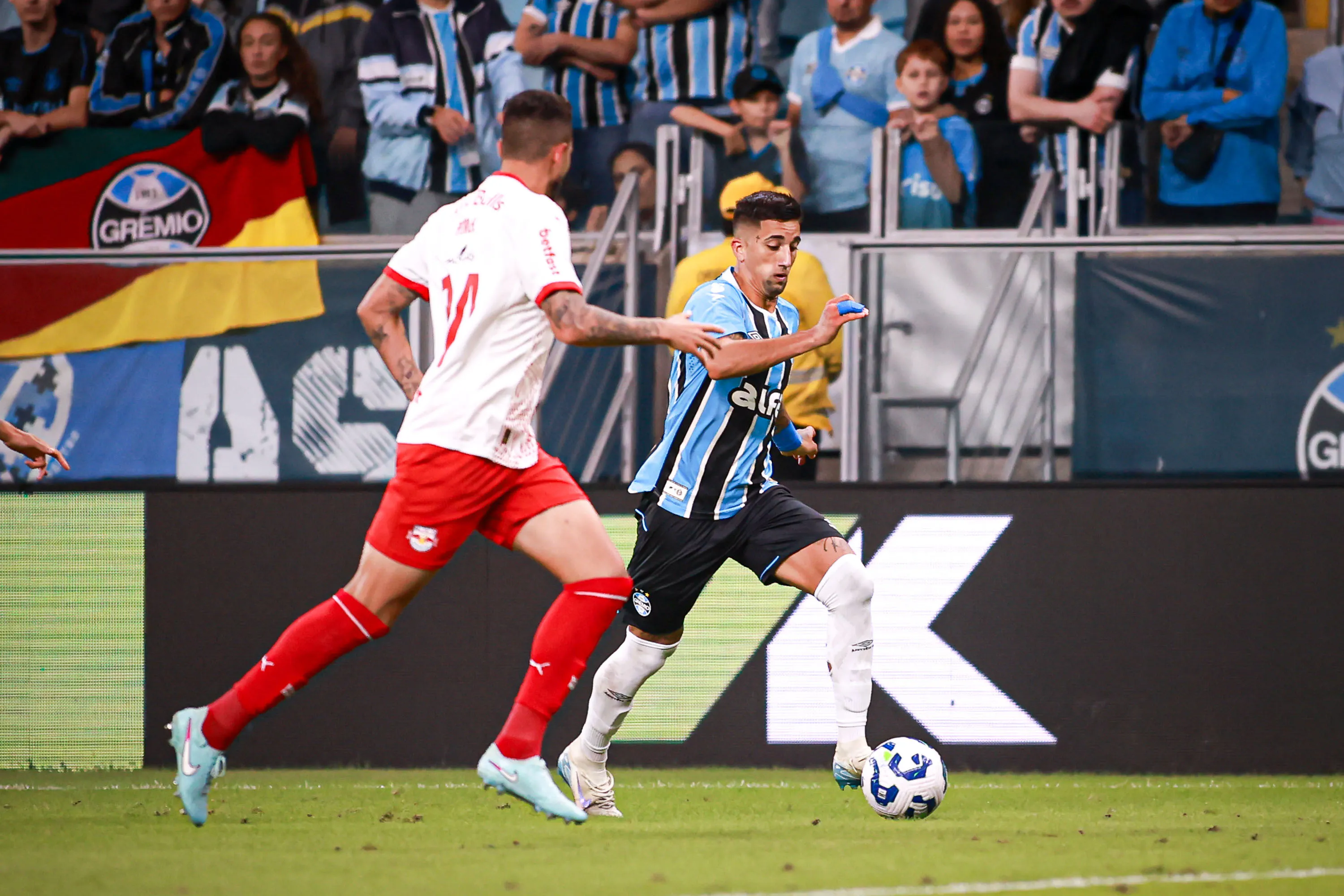 Cristian Olivera durante partida Grêmio x Bragantino, na Arena, pelo Campeonato Brasileiro 2025. Foto: Maxi Franzoi/AGIF