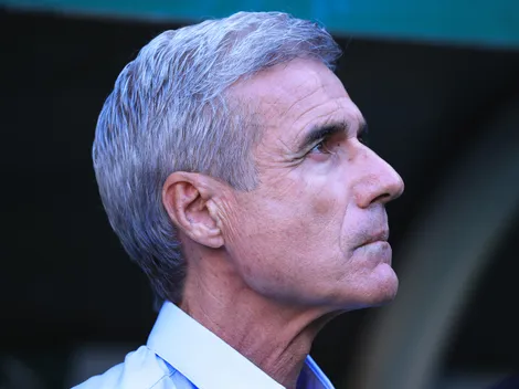 Luís Castro pede zagueiro e lateral-direito para reforçar o Grêmio em 2026