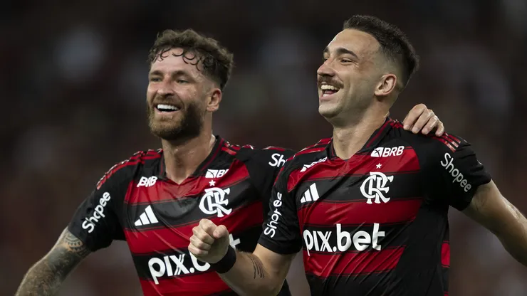 Léo Pereira e Léo Ortiz em campo pelo Flamengo. Foto: Jorge Rodrigues/AGIF