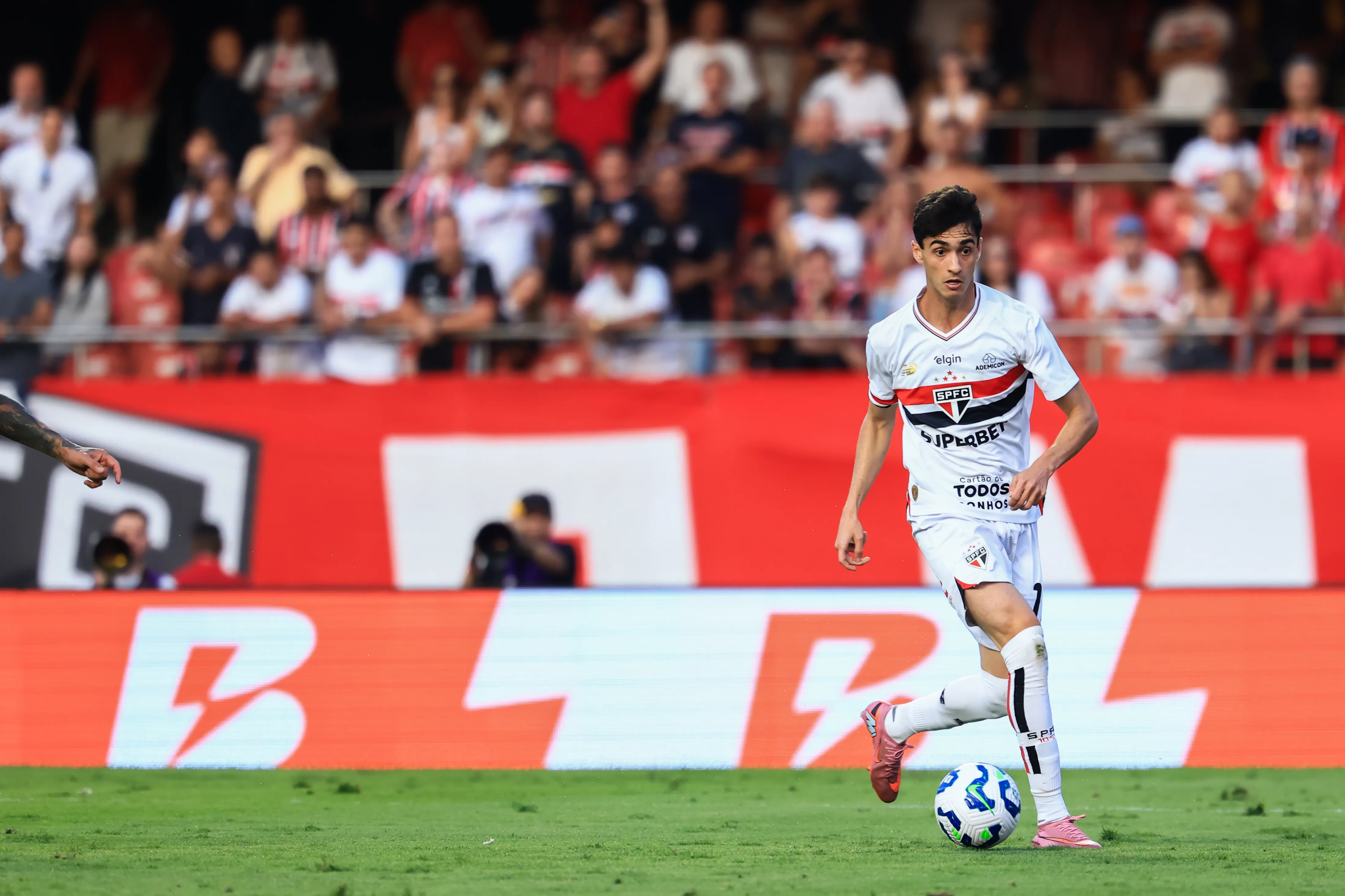 SP – SAO PAULO – 05/10/2025 – BRASILEIRO A 2025, SAO PAULO X PALMEIRAS – Rodriguinho jogador do Sao Paulo durante partida contra o Palmeiras no estadio Morumbi pelo campeonato Brasileiro A 2025. Foto: Marcello Zambrana/AGIF