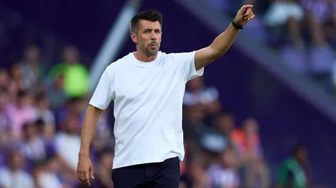 Head coach Paulo Pezzolano of Real Valladolid CF gestures during the La Liga match between Real Valladolid CF and CD Leganés at Estadio Jose Zorrilla on August 28, 2024 in Valladolid, Spain.