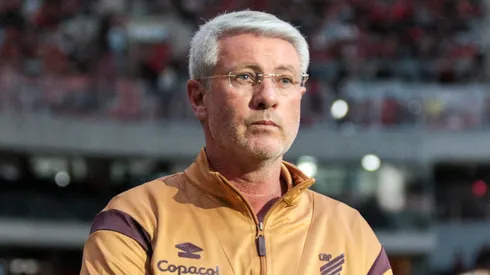 Odair Hellmann vai renovar com o Athletico-PR. Foto: Robson Mafra/AGIF