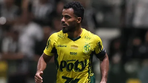 Danielzinho durante confronto contra o Atlético-MG no Brasileirão de 2025.