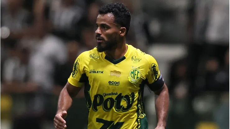 Danielzinho durante confronto contra o Atlético-MG no Brasileirão de 2025.