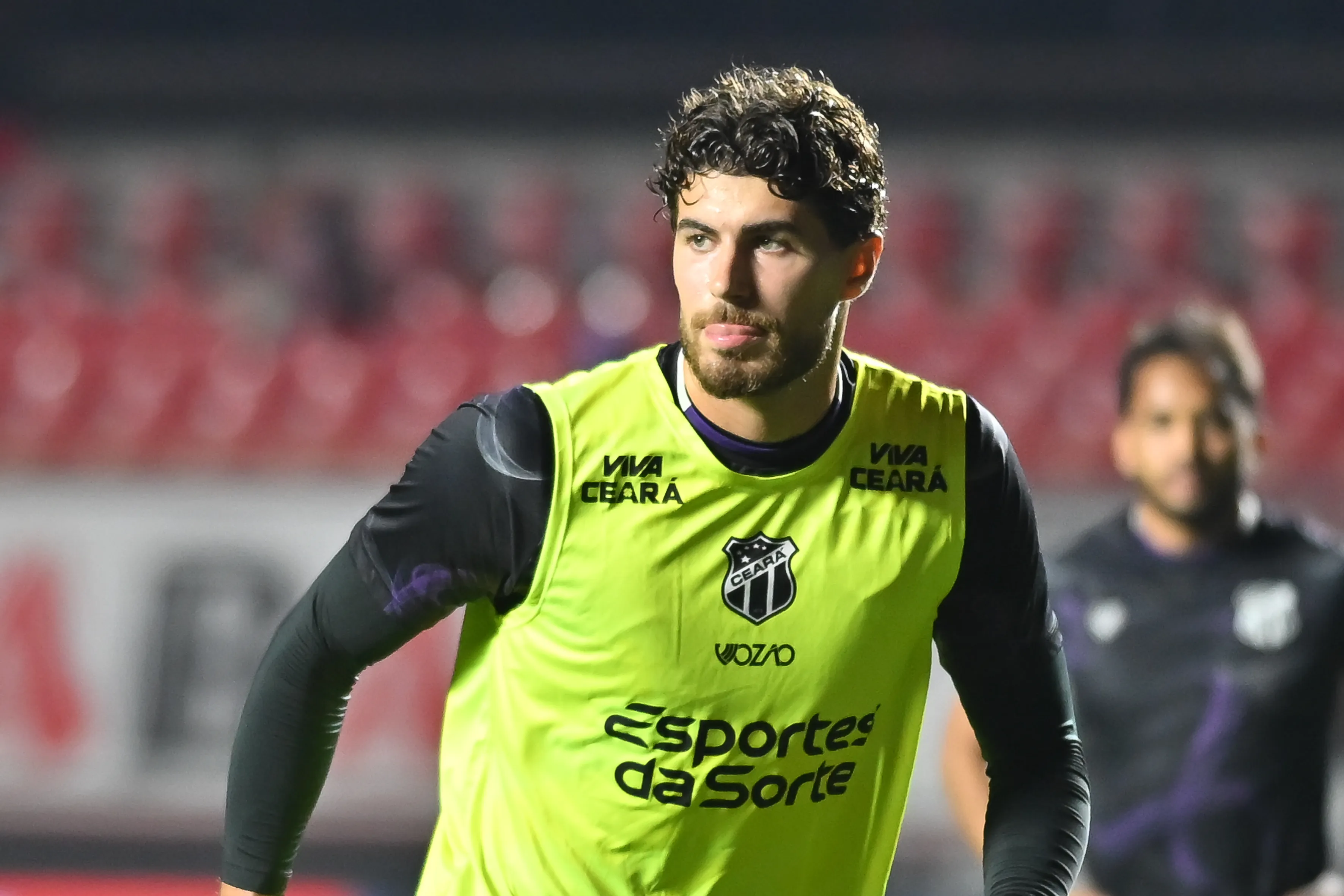 Pedro Raul com a camisa do Ceará –  Foto: Jota Erre/AGIF