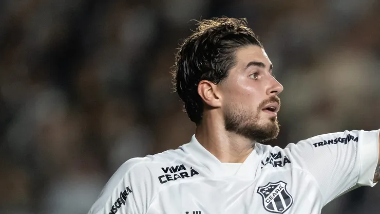 Pedro Raul atuando pelo Ceará em 2025