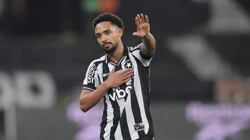 Vitinho continuará no Botafogo.