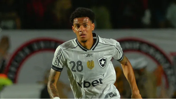 Newton, jogador do Botafogo