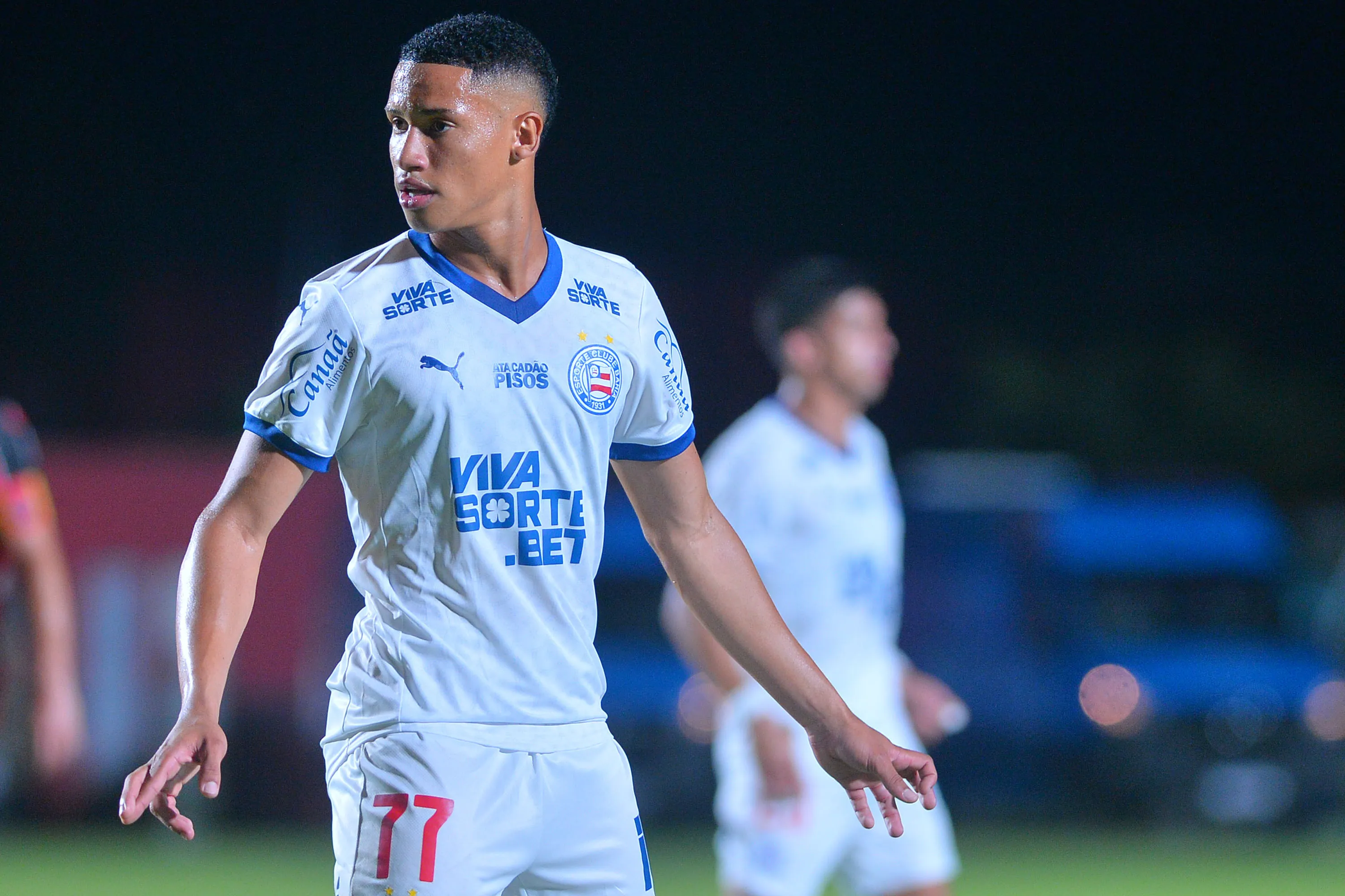 Tiago com a camisa do Bahia –  Foto: Walmir Cirne/AGIF