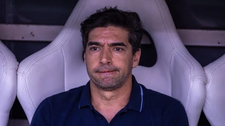 Abel Ferreira aprova empréstimo de Gilberto no Palmeiras.