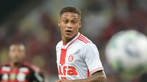 Vitinho pode deixar o Internacional.