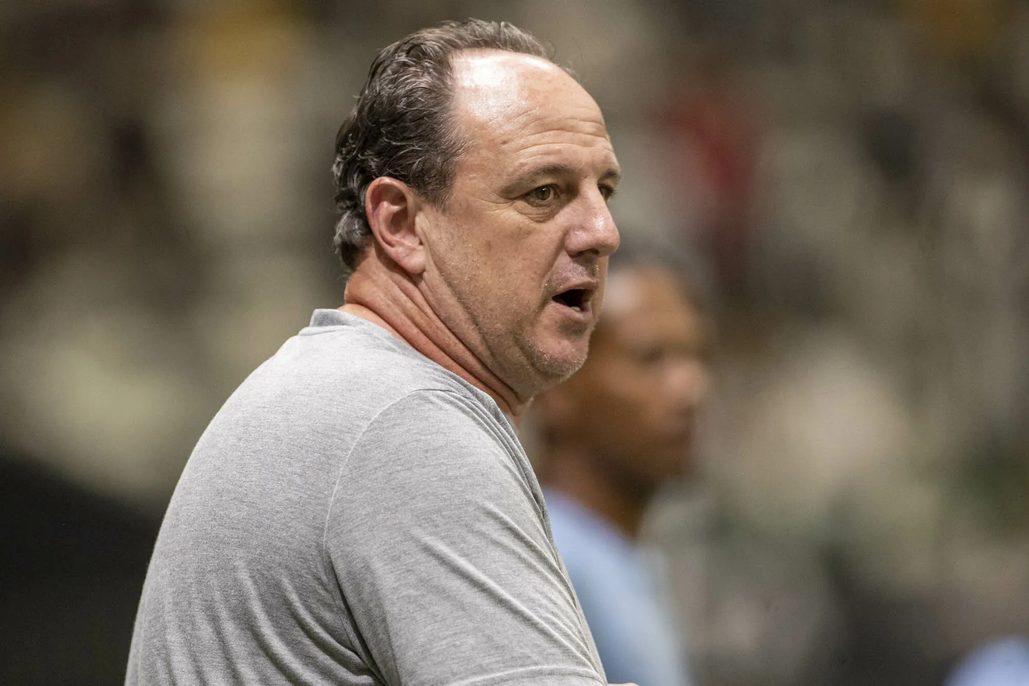 MG – BELO HORIZONTE – 05/11/2025 – BRASILEIRO A 2025, ATLETICO-MG X BAHIA – Rogerio Ceni tecnico do Bahia durante partida contra o Atletico-MG no estadio Arena MRV pelo campeonato Brasileiro A 2025. Foto: Fernando Moreno/AGIF