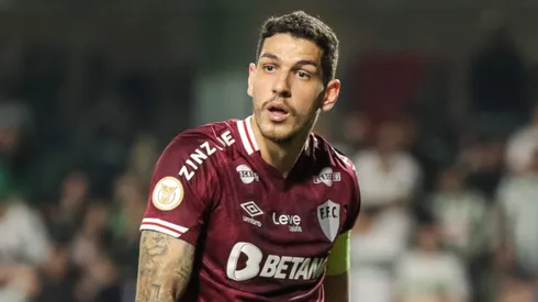 Nino jogador do Fluminense durante partida contra o Coritiba no estadio Couto Pereira pelo campeonato Brasileiro A 2023. Foto: Robson Mafra/AGIF