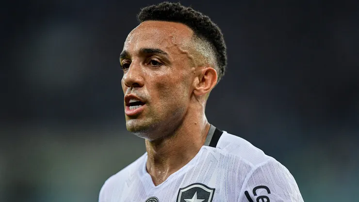 Marcal jogador do Botafogo durante partida contra o Fluminense no estadio Maracana pelo campeonato Brasileiro A 2024. Foto: Thiago Ribeiro/AGIF