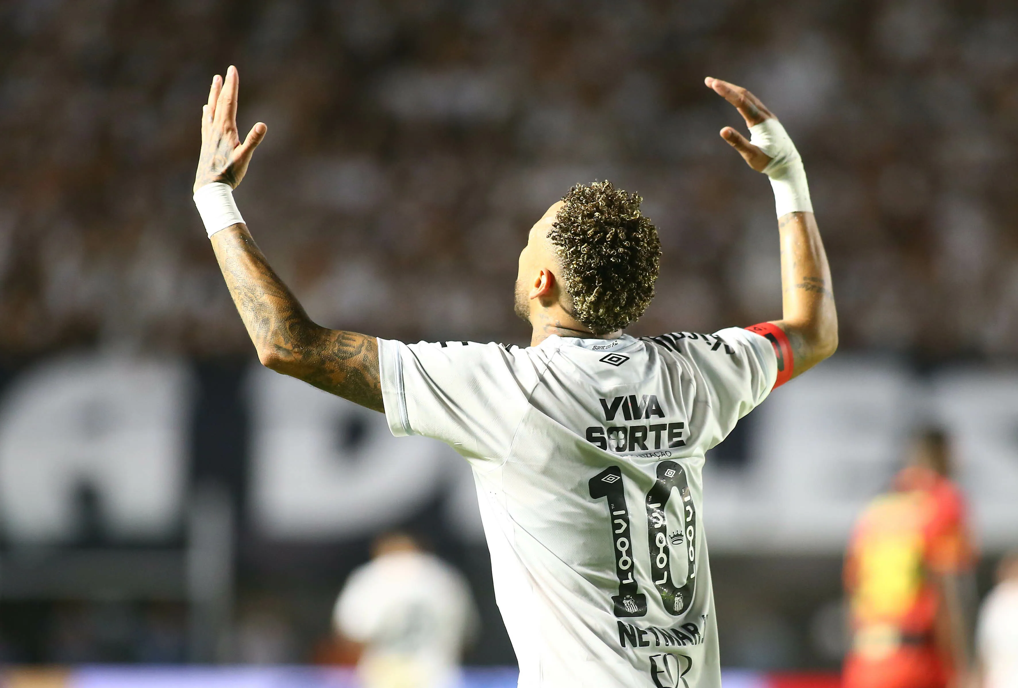 Neymar Jr jogador do Santos comemora seu gol durante partida contra o Sport no estadio Vila Belmiro pelo campeonato Brasileiro A 2025. Foto: Mauricio De Souza/AGIF
