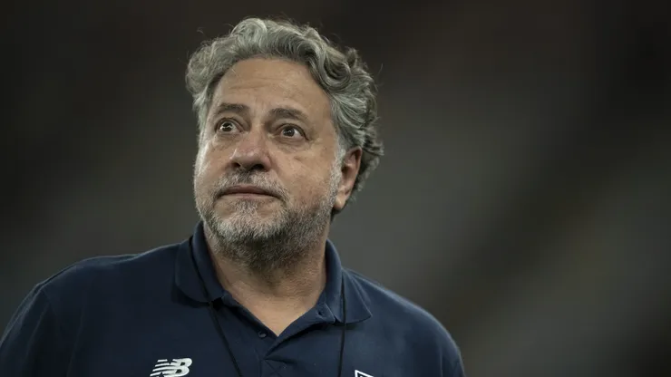 Casares enfrenta momento conturbado no São Paulo.