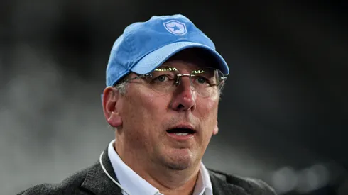 Textor quer trazer mais jogadores para o Botafogo.