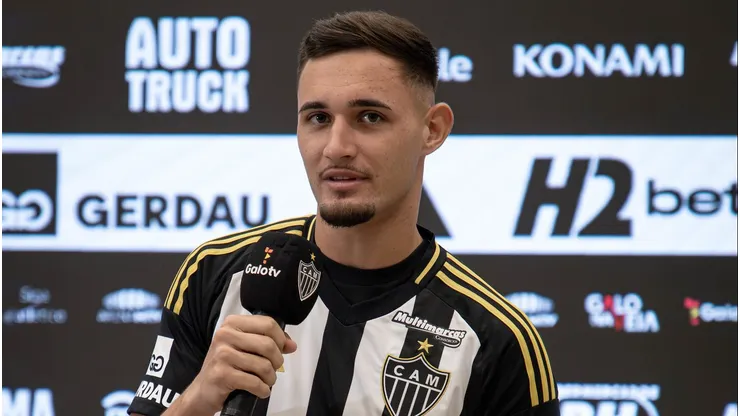 Foto: Pedro Souza/Atlético - João Marcelo durante apresentação no Atlético-MG.