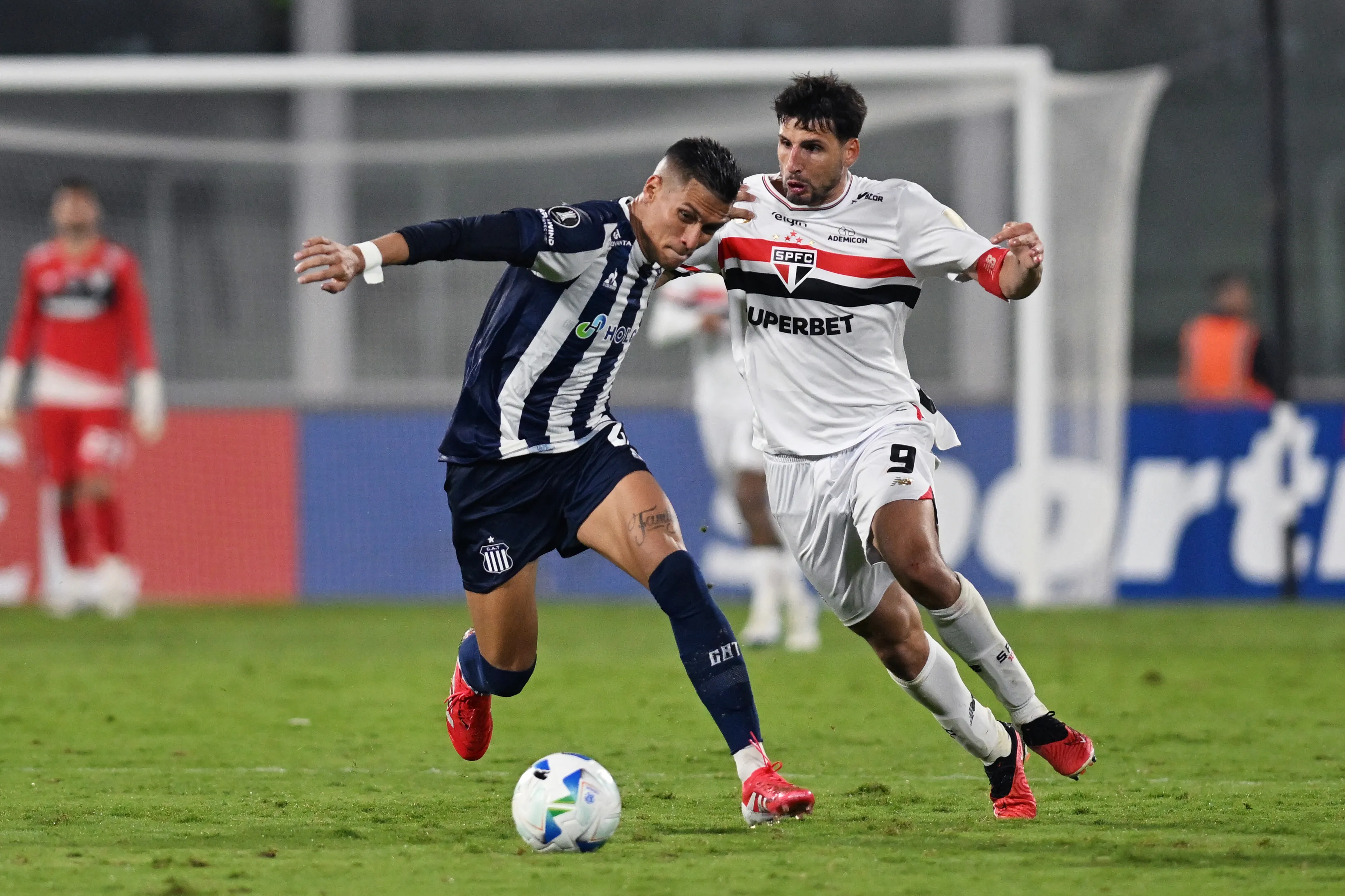 Juan Portilla no confronto Talleres x São Paulo pela Libertadores 2025. Foto: Hernan Cortez/Getty Images