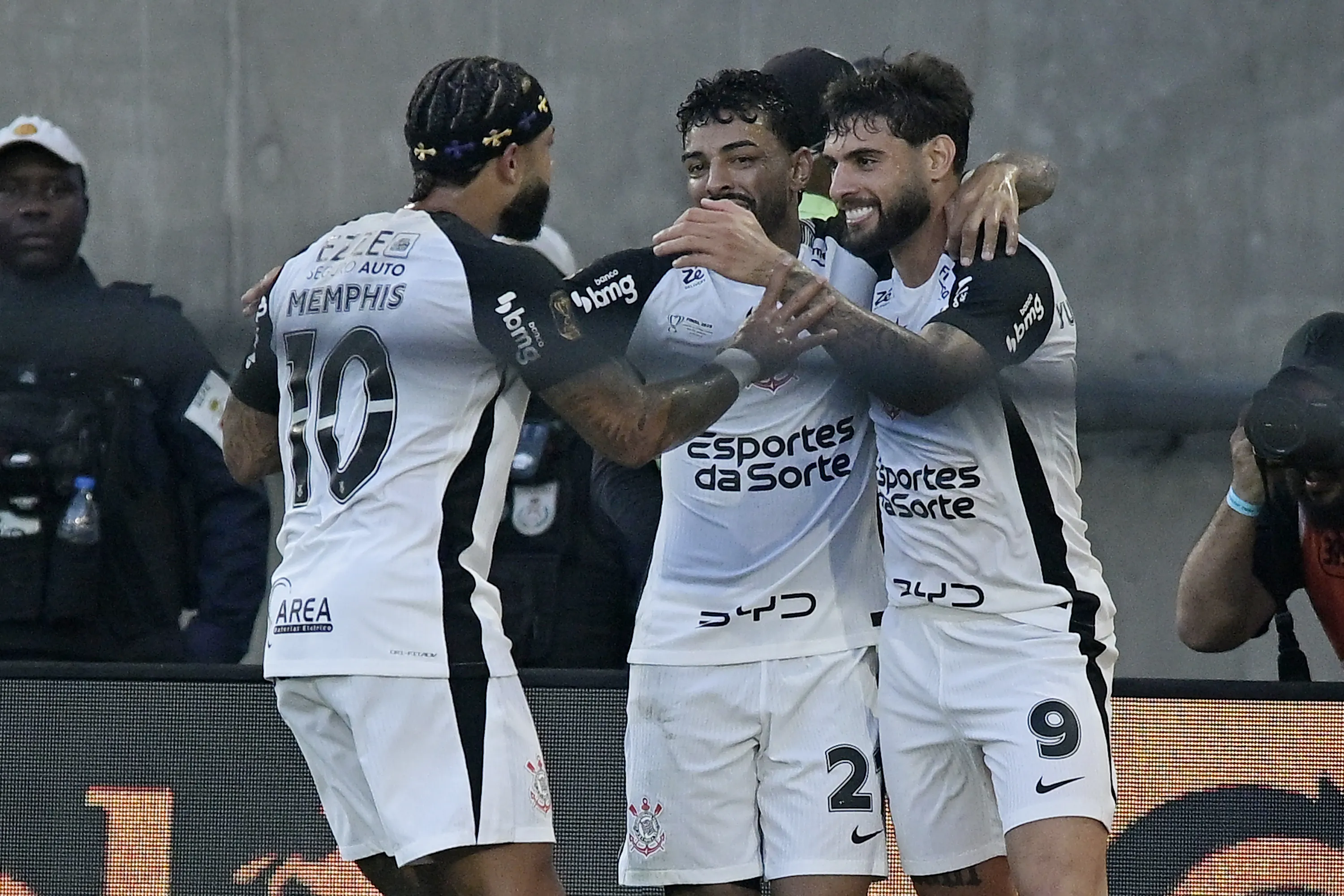 RJ – RIO DE JANEIRO – 21/12/2025 – COPA DO BRASIL 2025, VASCO X CORINTHIANS – Yuri Alberto jogador do Corinthians comemora seu gol durante partida contra o Vasco no estadio Maracana pelo campeonato Copa Do Brasil 2025. Foto: Alexandre Loureiro/AGIF